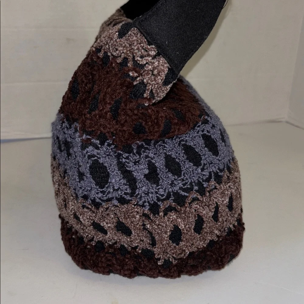 MAROON BLUE BROWN CROCHETED CHENILLE SHOULDER BAG WITH BLACK FELT STIFF HANDLE